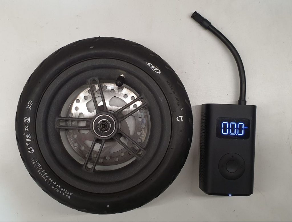 Por qué necesitas un compresor de aire portátil para el patinete